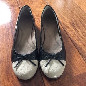 US Size 7, Aerosoles, flats.